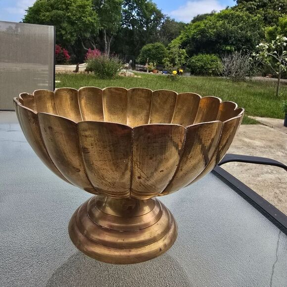 Vintage Decorative Brass Scallop Edge Pedestal Dish. Catch all Bowl - Picture 13 of 16